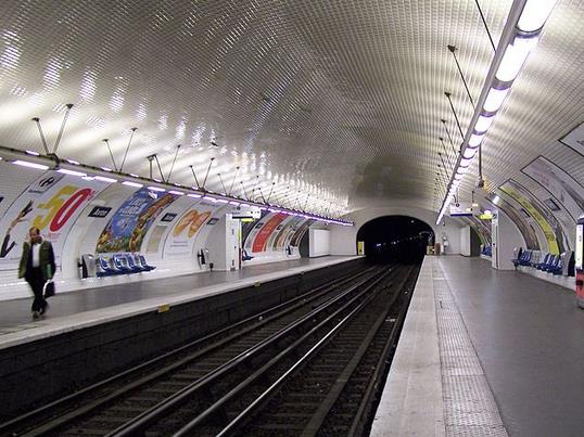 Métro Avron