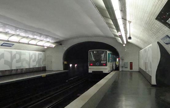 Métro Boissière