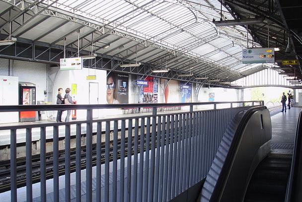 Métro Cambronne
