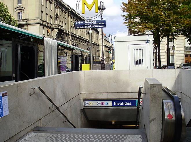 Métro Invalides