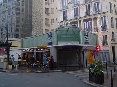 Métro Louise Michel