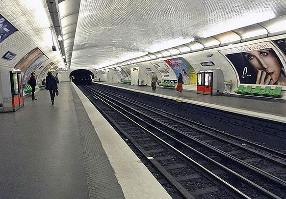 Métro Monceau