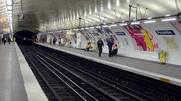 Métro Pyramides